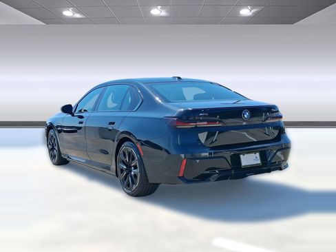 New 2026 BMW 750e xDrive w/ Premium Package image 3