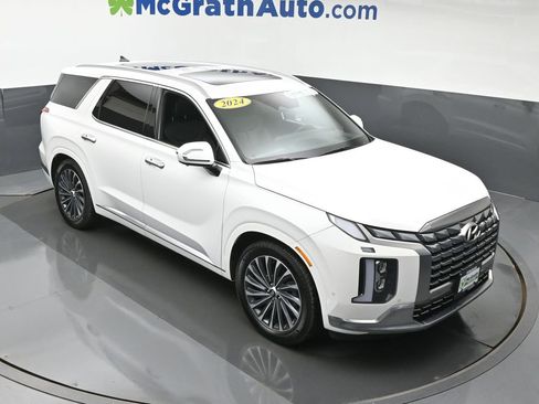 Used 2024 Hyundai Palisade Calligraphy image 3
