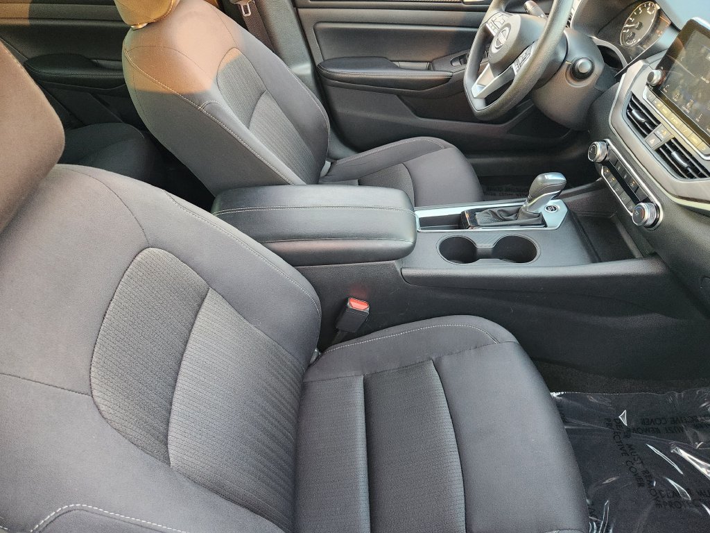 Used 2025 Nissan Altima 2.5 SV FWD image 14