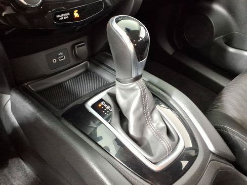 Used 2019 Nissan Rogue SV FWD image 25