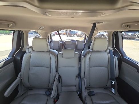 Used 2023 Honda Odyssey Elite image 19