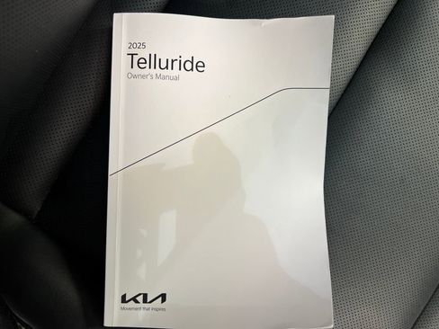 Used 2025 Kia Telluride S image 31