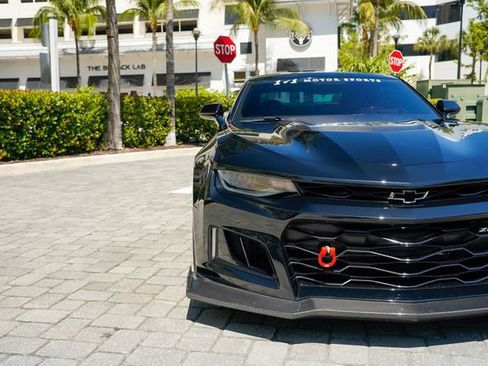 Used 2018 Chevrolet Camaro ZL1 RWD image 6