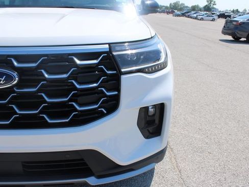 Used 2025 Ford Explorer Platinum w/ Ultimate Package AWD/4WD image 41