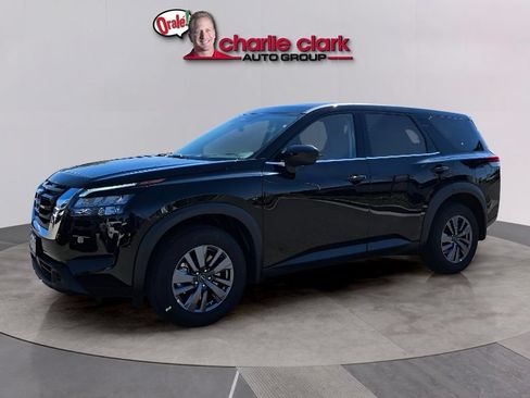 Used 2024 Nissan Pathfinder S FWD image 2
