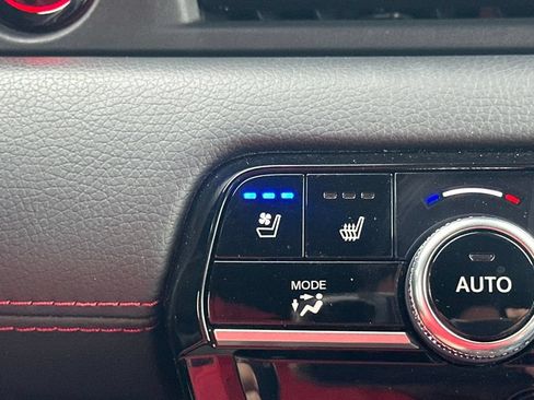 Used 2025 Honda Pilot Black Edition image 7