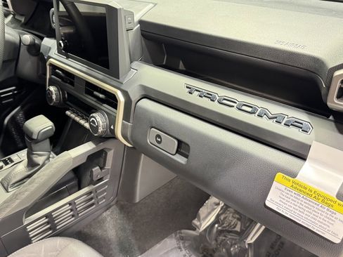 Used 2025 Toyota Tacoma SR image 28