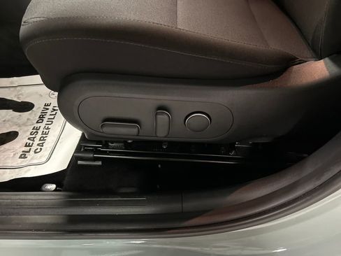 Used 2025 Hyundai Kona SEL image 11