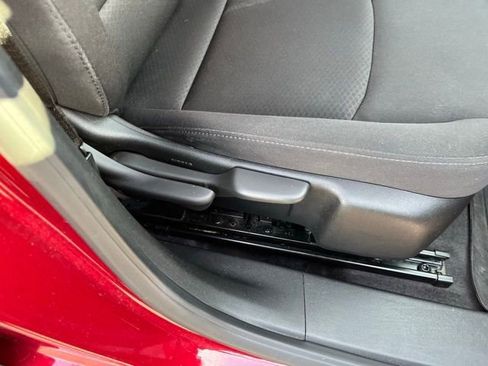 Used 2018 Chevrolet Malibu LT image 33