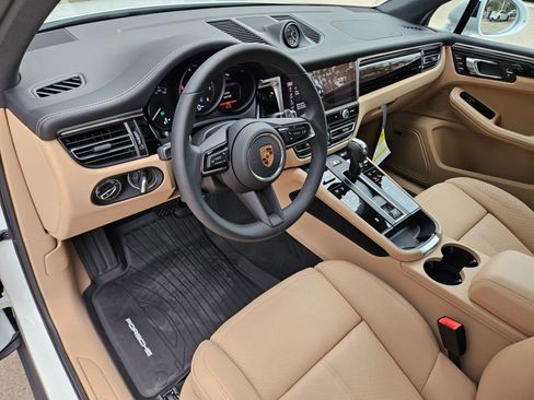 New 2026 Porsche Macan image 4