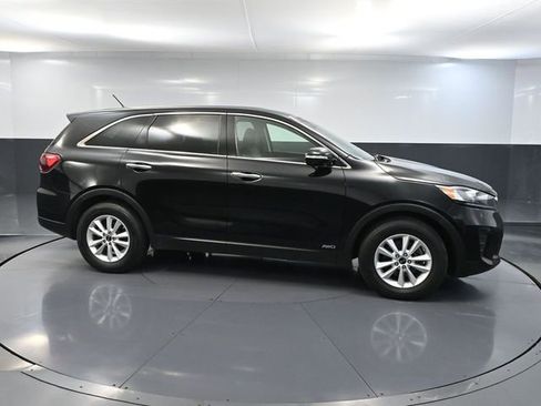 Used 2019 Kia Sorento AWD V6 image 3