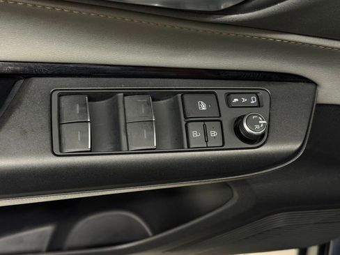 Used 2023 Toyota Venza LE image 20