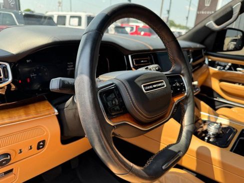 Used 2022 Jeep Grand Wagoneer Series III w/ Rear Seat Video Group 1 AWD/4WD image 15