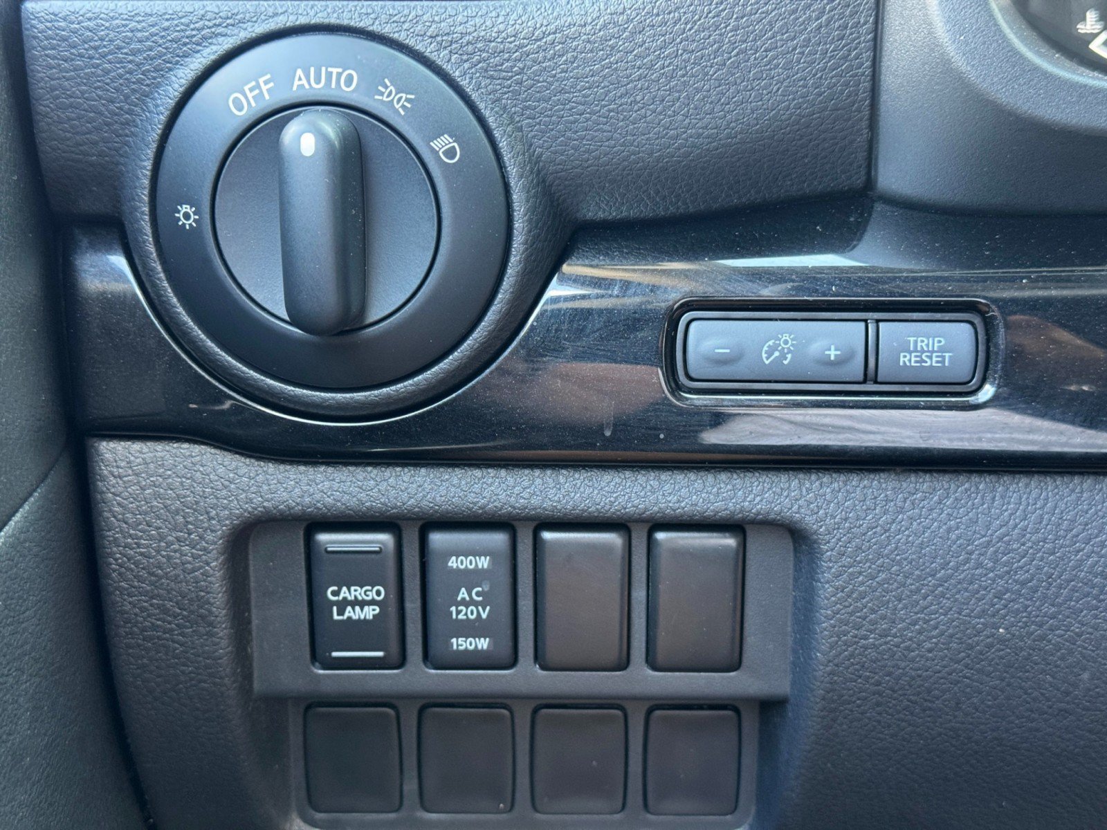 Used 2021 Nissan Titan SV w/ SV Convenience Package AWD/4WD image 16
