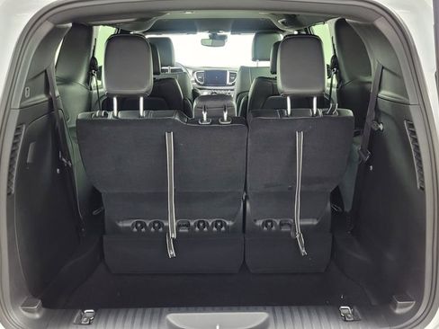 New 2026 Chrysler Pacifica Select image 9