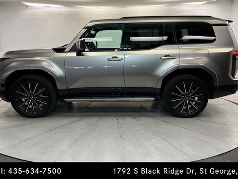 Used 2024 Lexus GX 550 w/ Accessory Package (Z1) AWD/4WD image 2