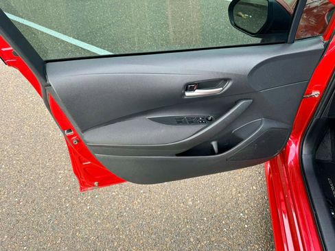 Used 2021 Toyota Corolla LE image 11