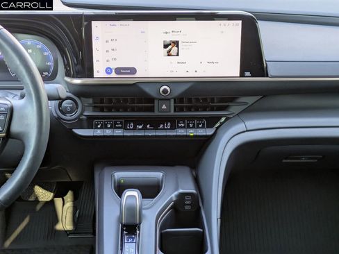 Used 2023 Toyota Crown Limited image 19