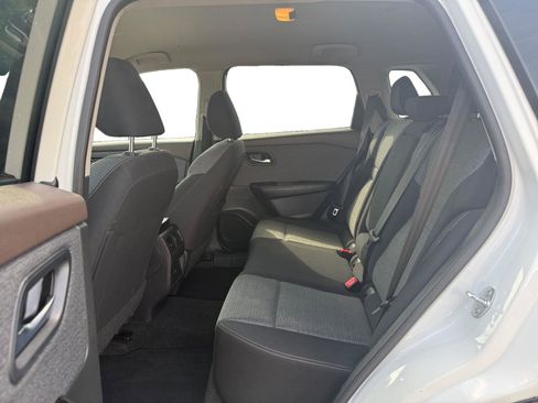 Used 2023 Nissan Rogue SV AWD/4WD image 19