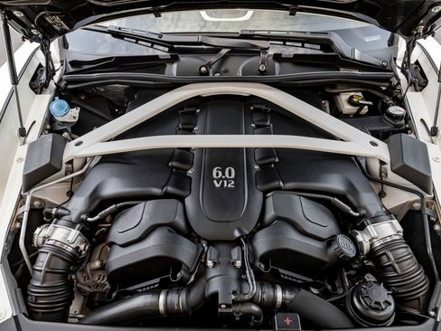 Used 2018 Aston Martin Vanquish S RWD image 31