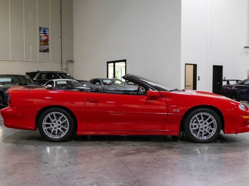 Used 2002 Chevrolet Camaro Z28 w/ SS Performance/Appearance Pkg RWD image 7