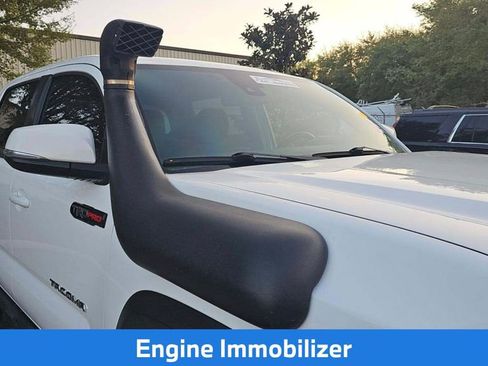 Used 2019 Toyota Tacoma TRD Off-Road AWD/4WD image 11