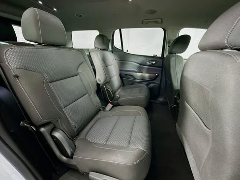 Used 2023 GMC Acadia SLE image 30