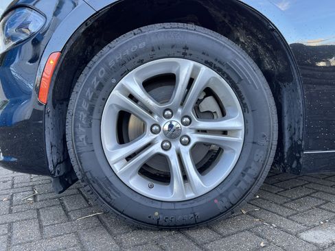 Used 2022 Dodge Charger SXT w/ Leather Interior Group image 11