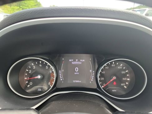 Used 2017 Jeep Compass Latitude w/ Cold Weather Group FWD image 13