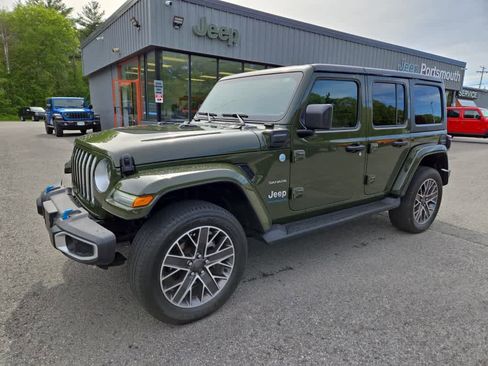 Used 2023 Jeep Wrangler Unlimited Sahara w/ Cold Weather Group AWD/4WD image 8