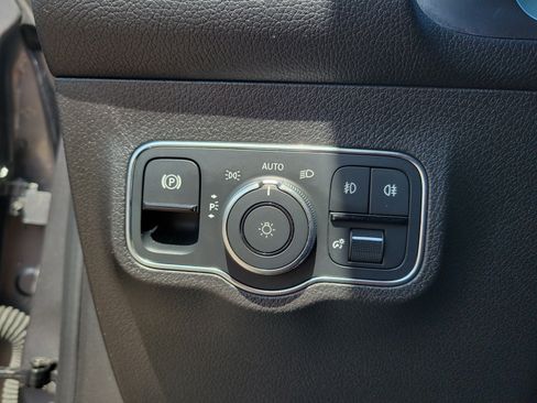 Used 2021 Mercedes-Benz GLB 250 image 23