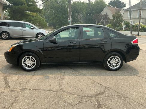 Used 2010 Ford Focus SE FWD image 6