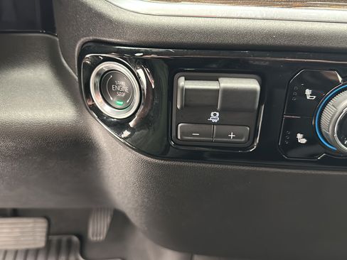 Used 2025 Chevrolet Silverado 1500 LT AWD/4WD image 21