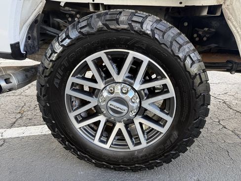 Used 2019 Ford F250 XLT w/ XLT Premium Package image 51