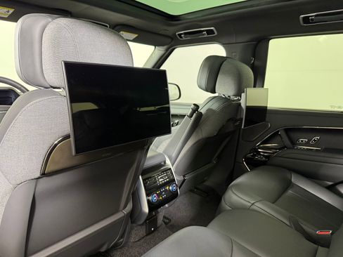 Used 2024 Land Rover Range Rover SV image 26