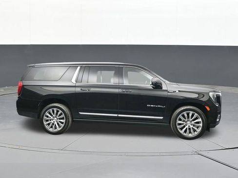 Used 2021 GMC Yukon XL Denali w/ Denali Premium Package image 17
