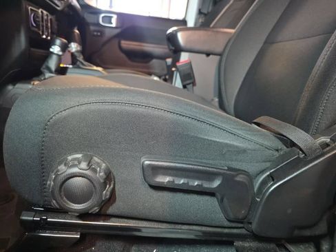 Used 2022 Jeep Wrangler Unlimited Sport AWD/4WD image 18