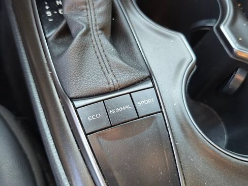 Used 2022 Toyota Camry SE w/ Convenience Package FWD image 24