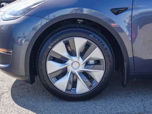 Used 2023 Tesla Model Y Long Range image 10