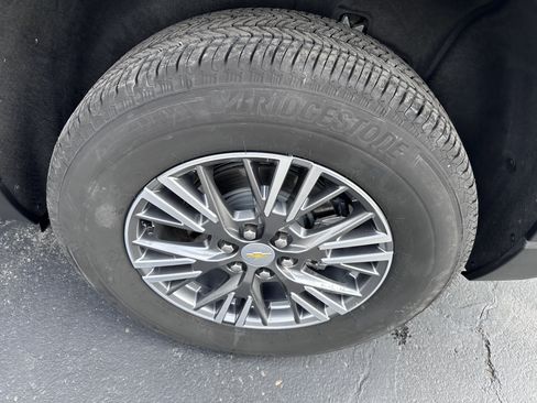 Used 2025 Chevrolet Traverse LT image 10