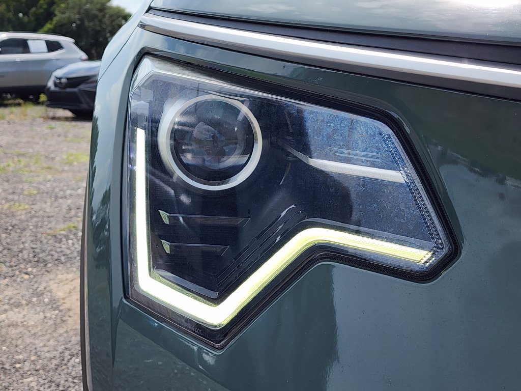 Used 2023 Kia Niro EX FWD image 10