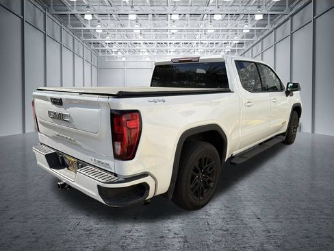 Used 2022 GMC Sierra 1500 Elevation w/ LPO, Elevation Black Package AWD/4WD image 7