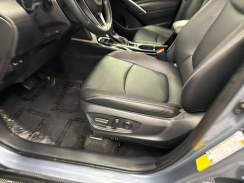 Used 2025 Toyota Corolla Cross XLE FWD image 10