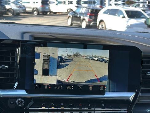 Used 2024 Chevrolet Silverado 1500 High Country image 17
