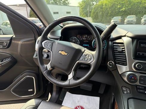 Used 2017 Chevrolet Suburban Premier AWD/4WD image 28