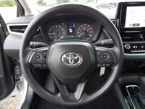 Used 2025 Toyota Corolla LE FWD image 13