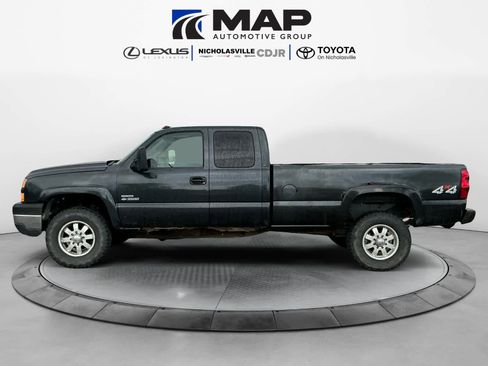 Used 2005 Chevrolet Silverado 3500 LT w/ Heavy-Duty Power Package AWD/4WD image 2