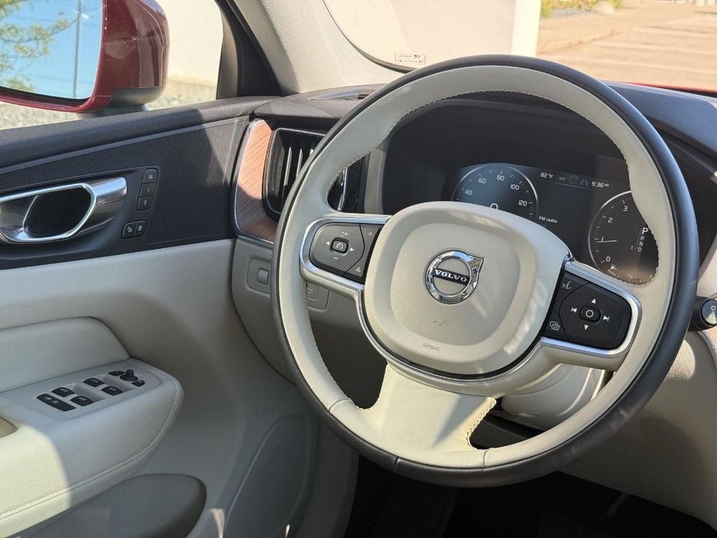 Used 2021 Volvo XC60 T5 Momentum w/ Premium Package AWD/4WD image 14