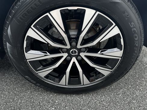 Used 2023 Volvo XC60 B5 Plus w/ Protection Package Premier AWD/4WD image 40