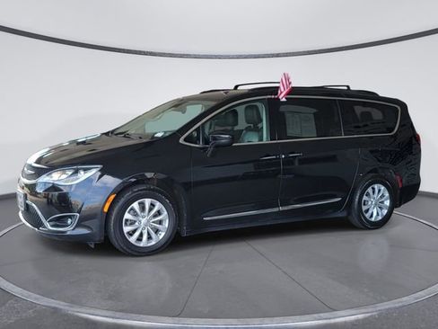 Used 2017 Chrysler Pacifica Touring-L image 5